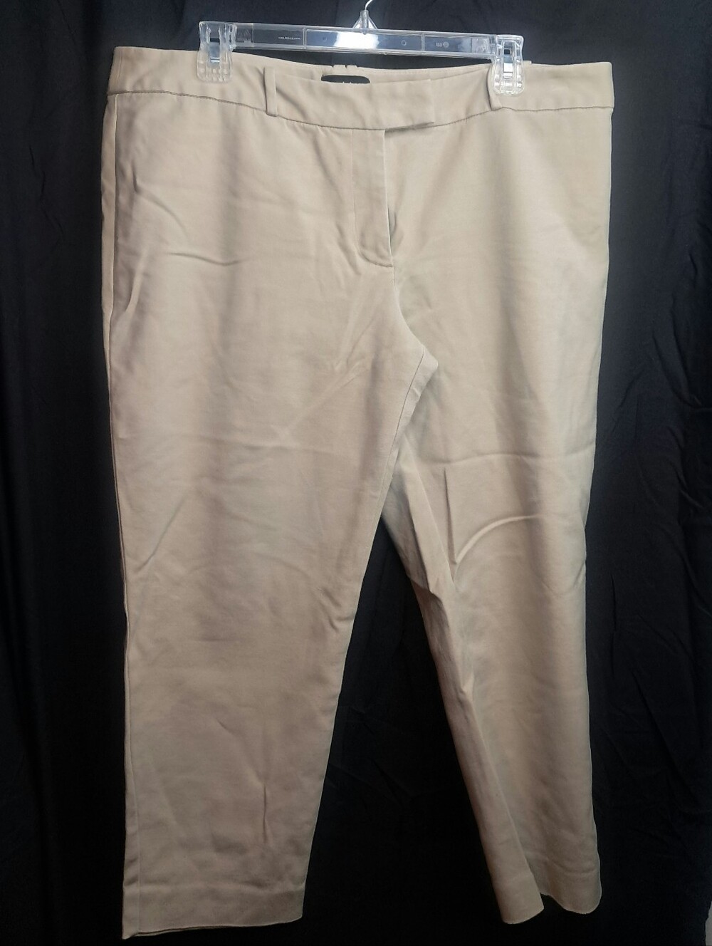 Liz Claiborne Beige Cropped Stretch Pull-On Pants